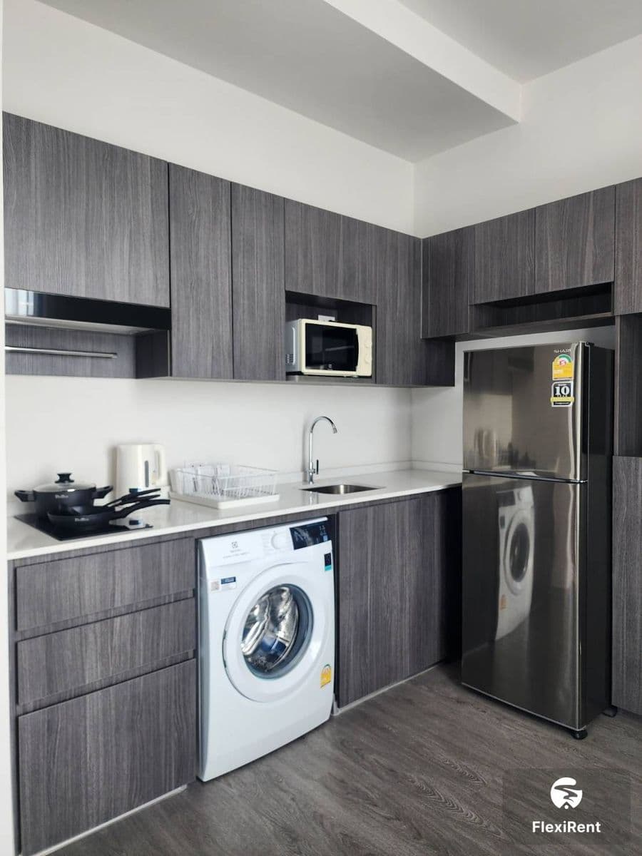 Hampton Sriracha + Include Service Image 3