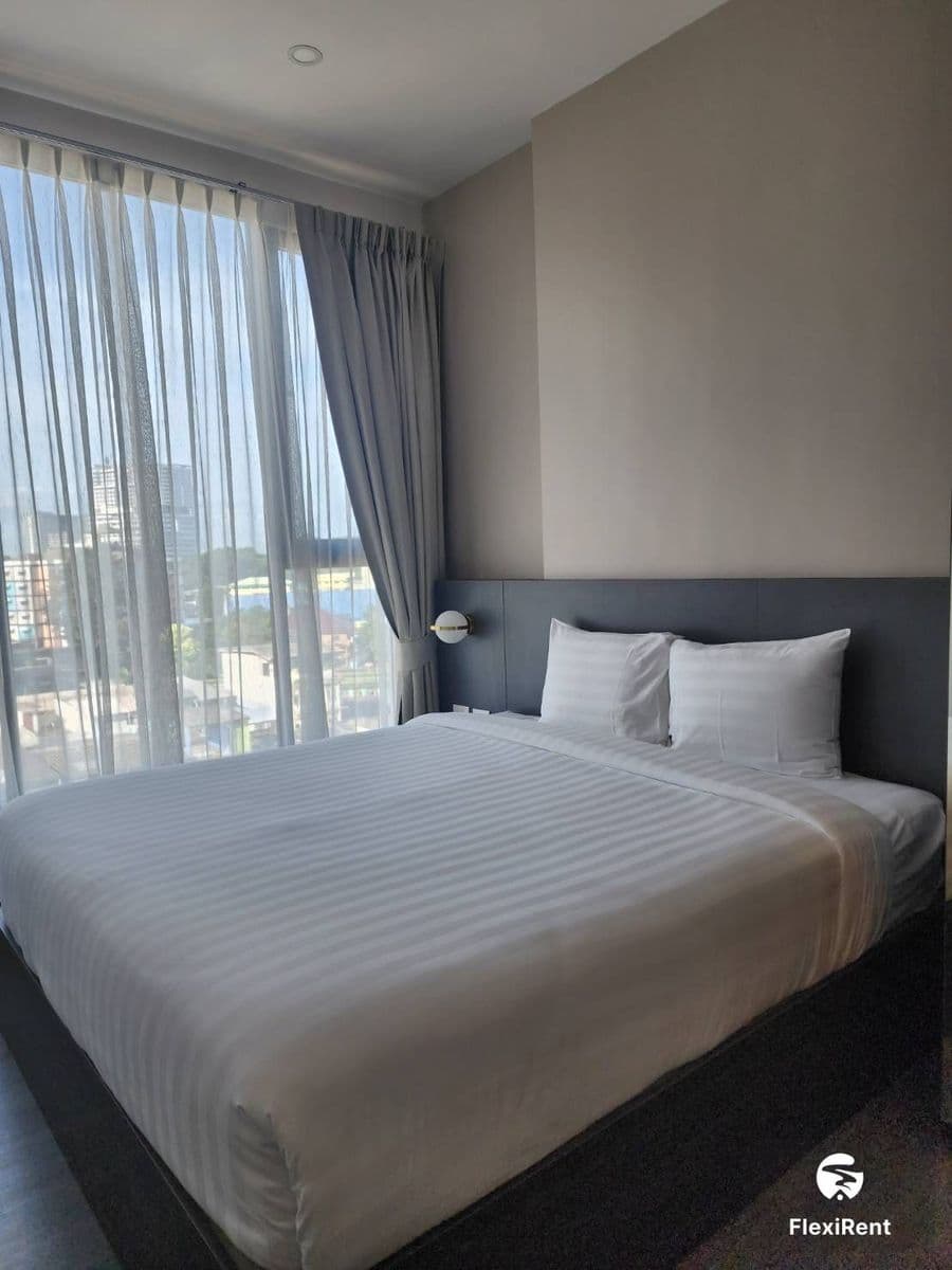 Hampton Sriracha + Include Service Image 1