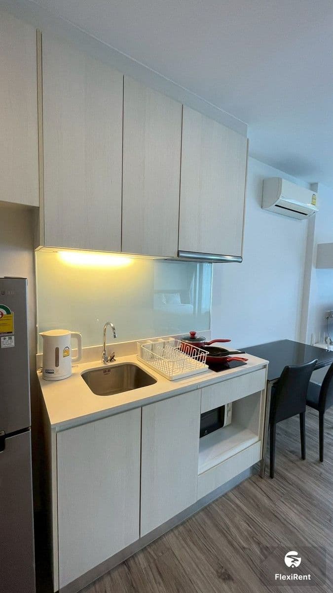 Knightsbridge The Ocean Sriracha photo #11