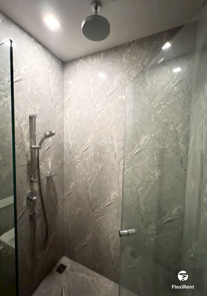 Ashton Asoke photo #8