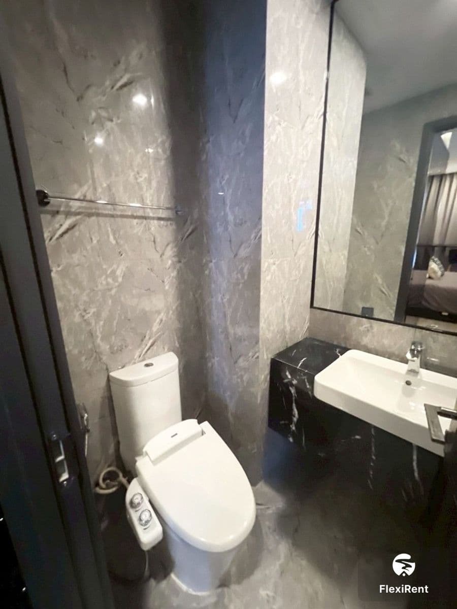 Ashton Asoke photo #9