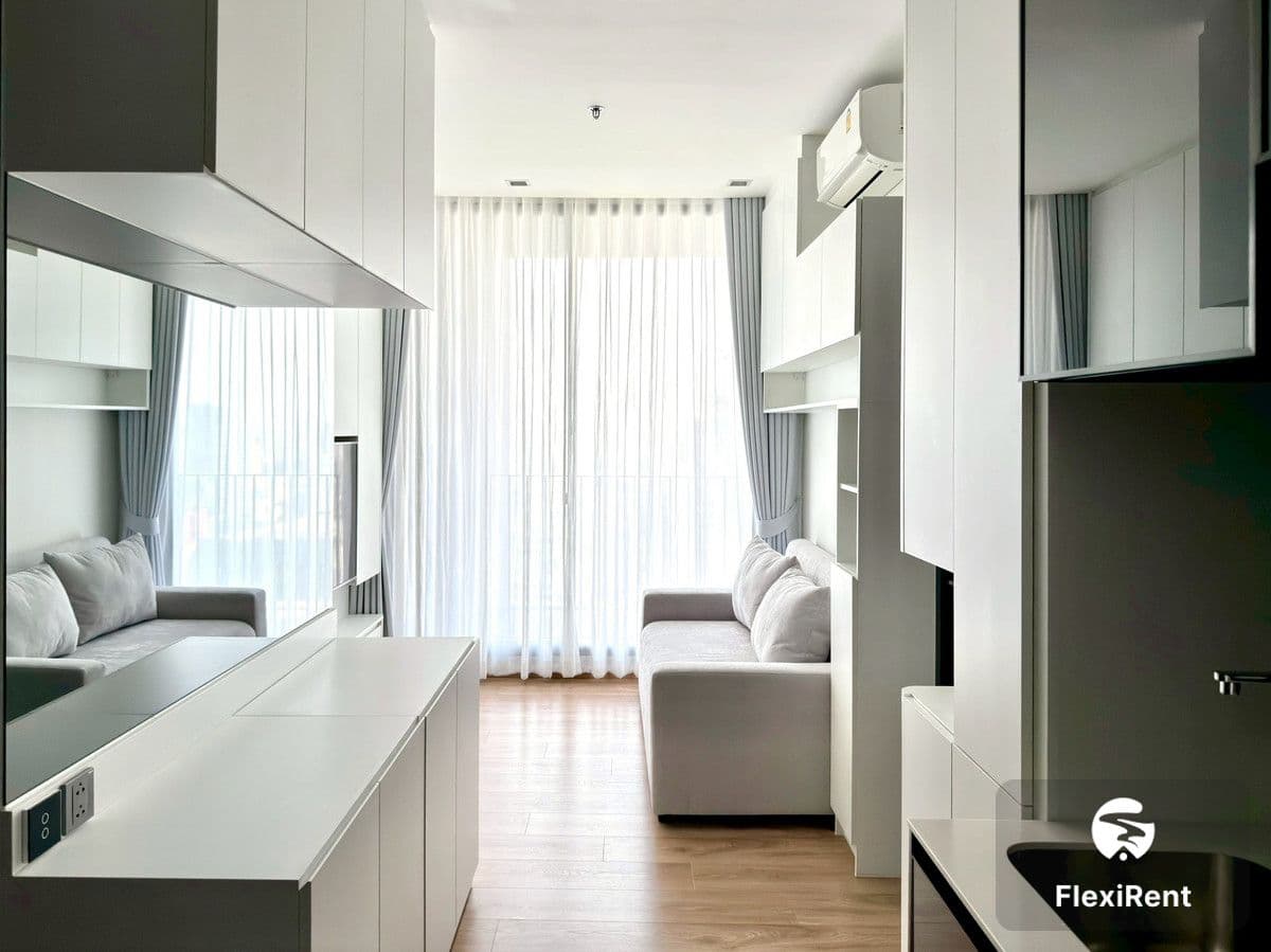 Noble Around Ari Image 4