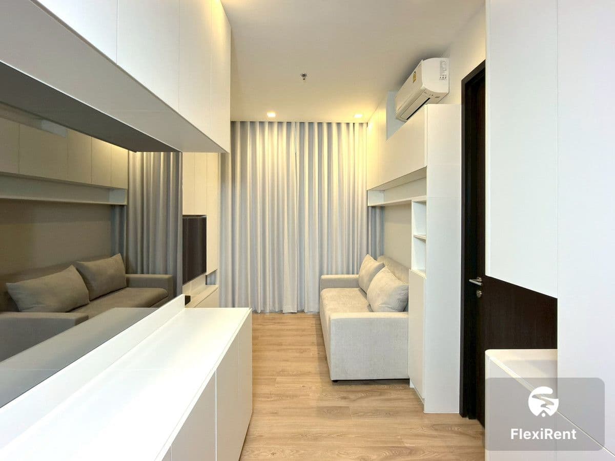 Noble Around Ari photo #6