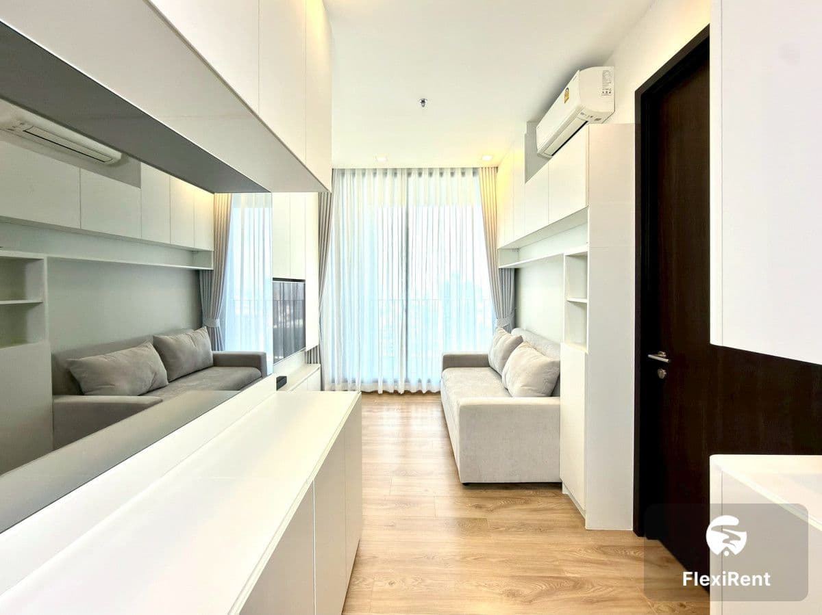 Noble Around Ari photo #13