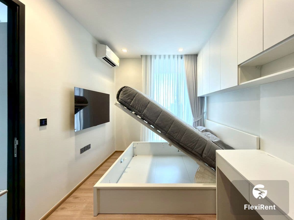 Noble Around Ari photo #16