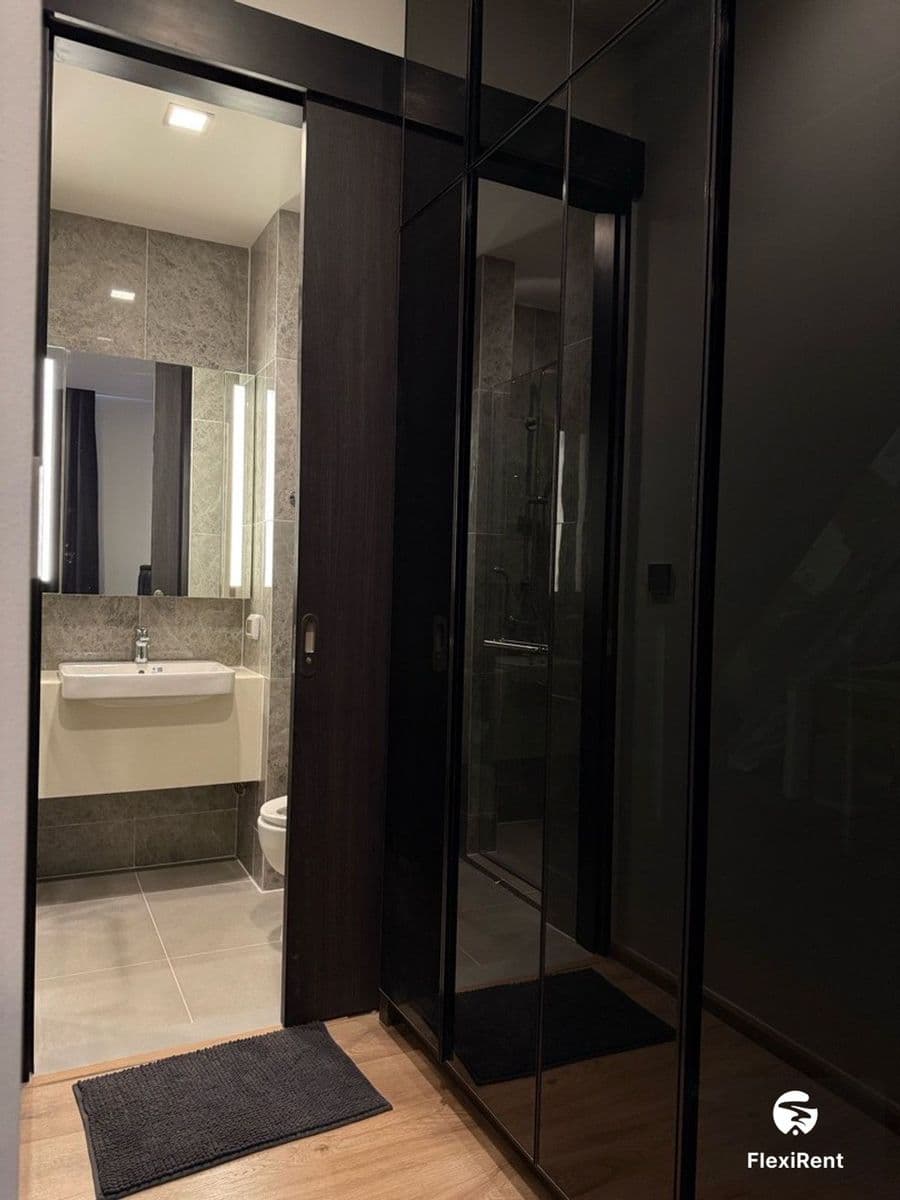 Noble Around Ari Image 5