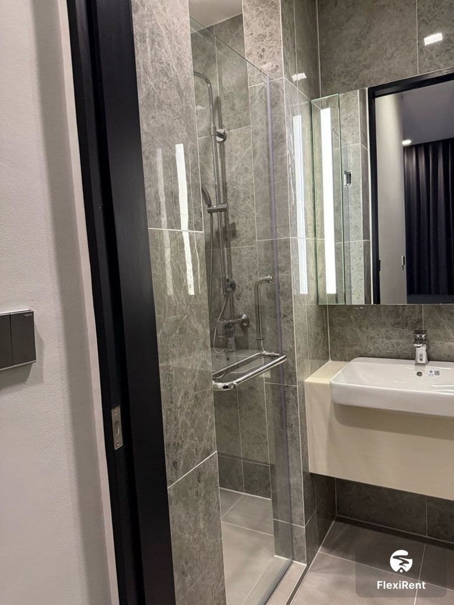 Noble Around Ari photo #6