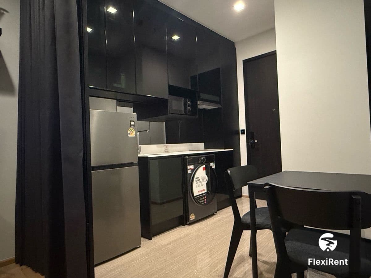 Noble Around Ari photo #8