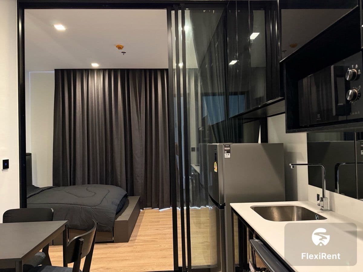 Noble Around Ari photo #10