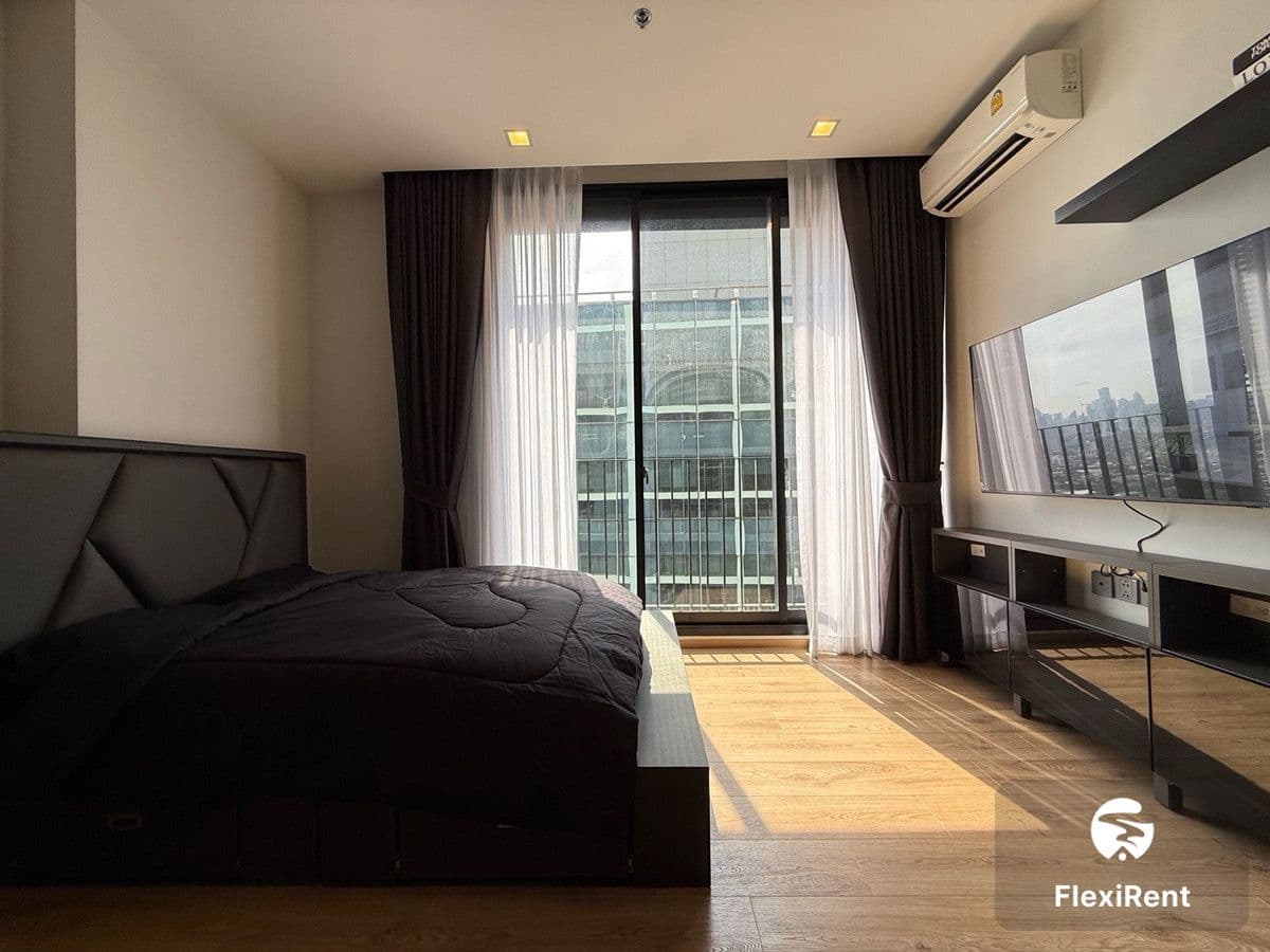 Noble Around Ari photo #13