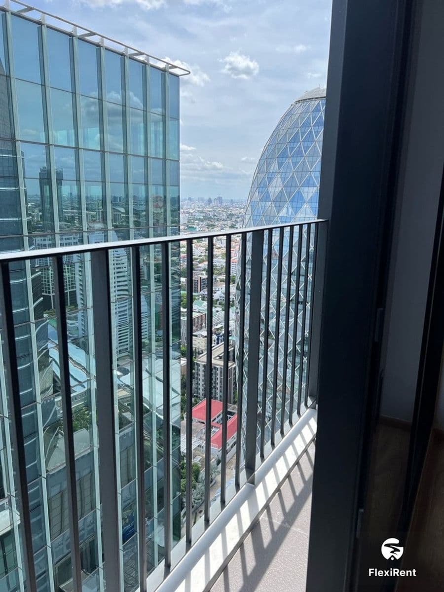 Noble Around Ari photo #16