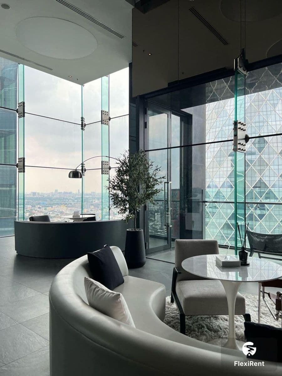 Noble Around Ari photo #20