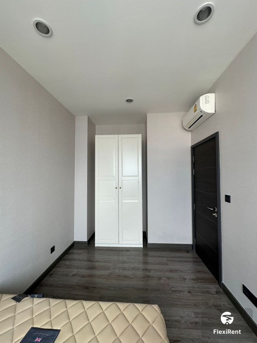 Urbano Rajavithi photo #8