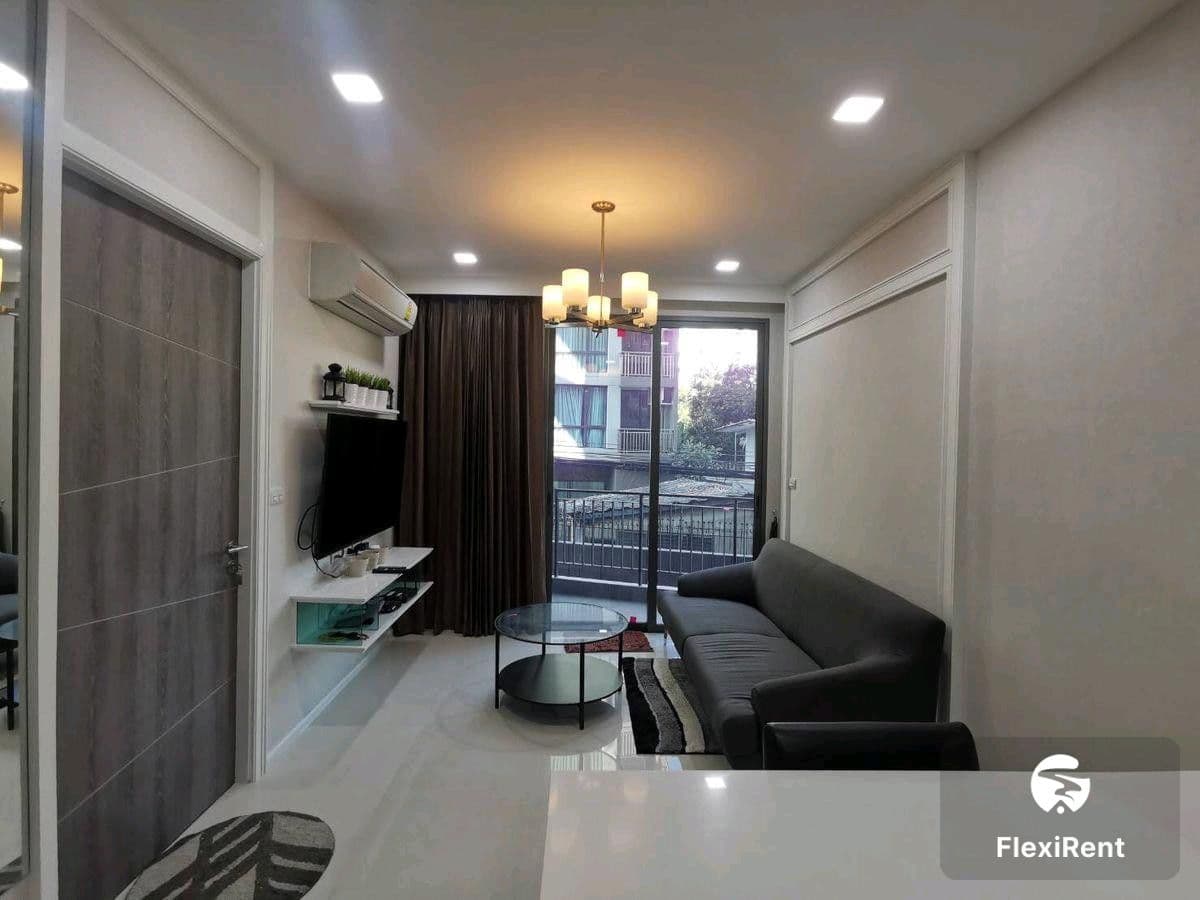 Trapezo Sukhumvit 16 Image 1