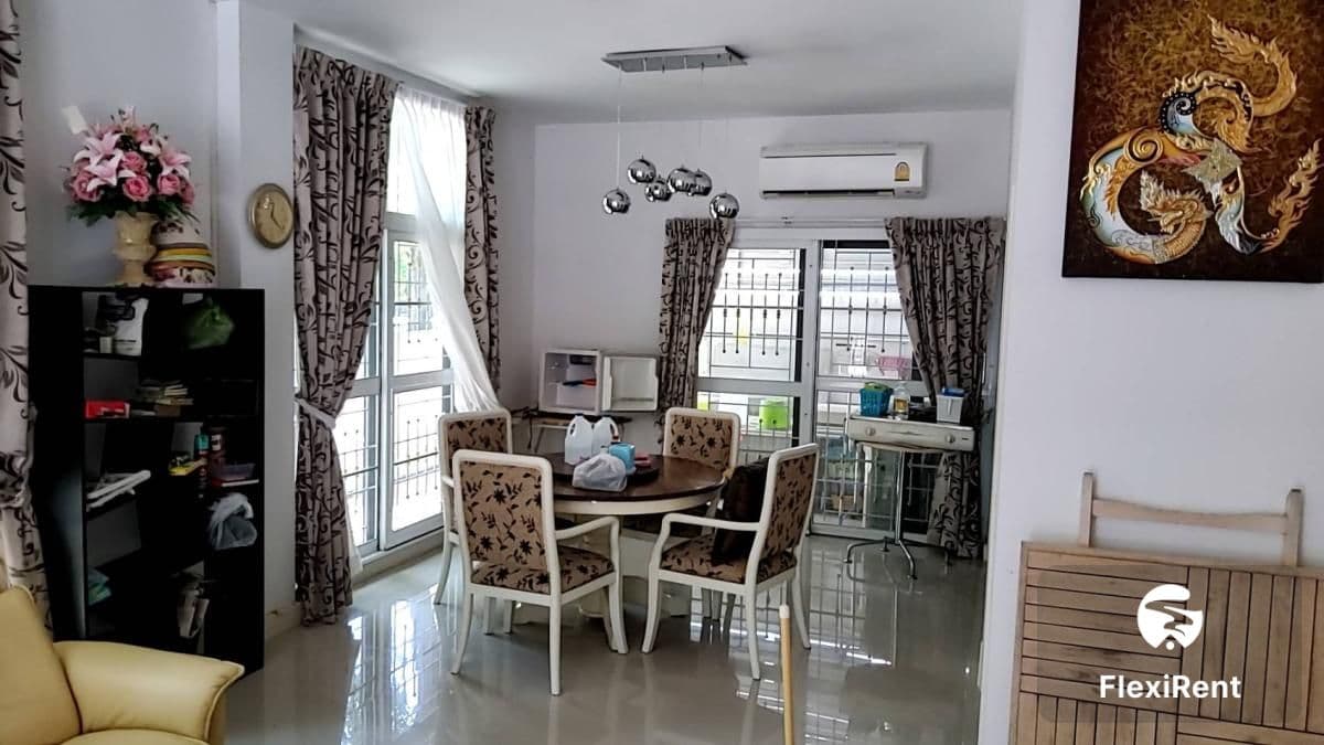 ฟลอร่า วงศ์สว่าง (Flora Wongsawang) รูปที่ 4