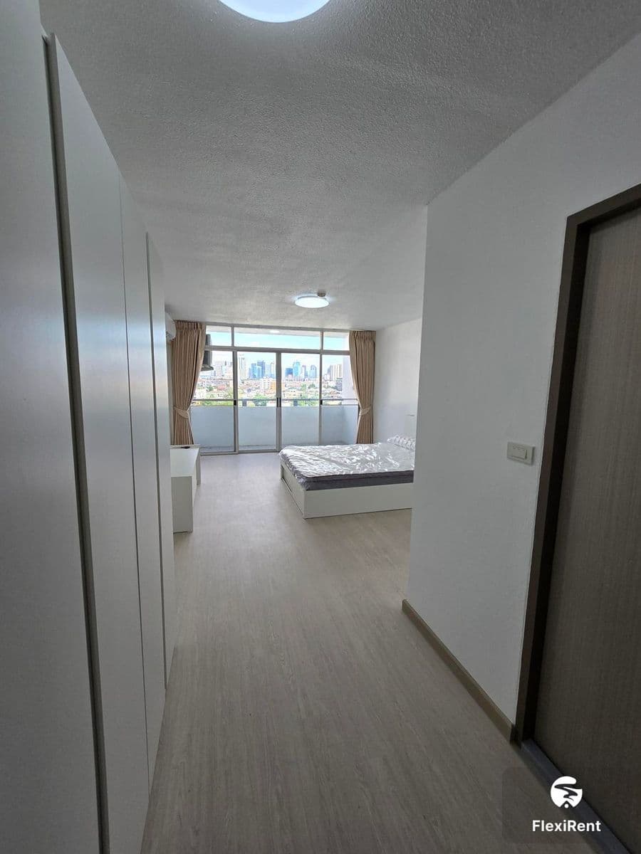 Benjasri Vibhavadi Image 4