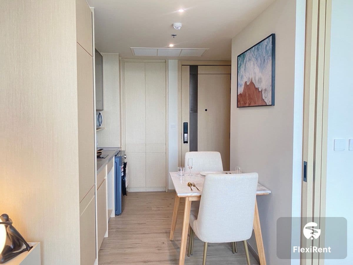 อารมณ์ วงศ์อมาตย์ (AROM WONGAMAT) รูปที่ 11