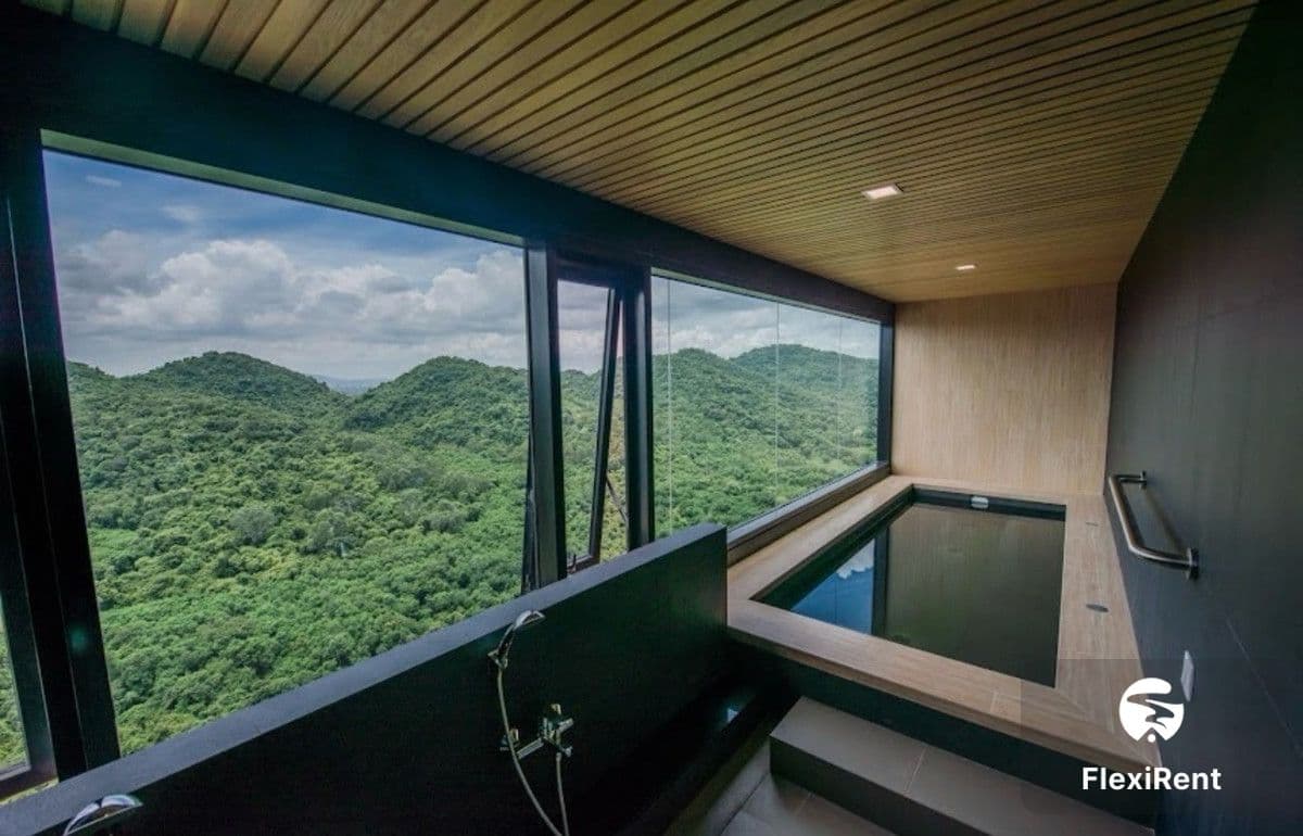 KnightsBridge The Ocean Sriracha photo #8