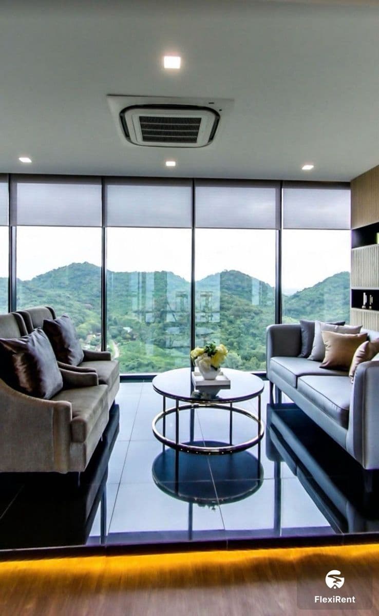 KnightsBridge The Ocean Sriracha photo #11