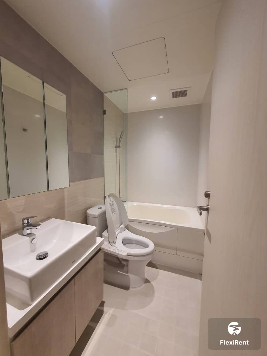 Runesu Thonglor 5 photo #10