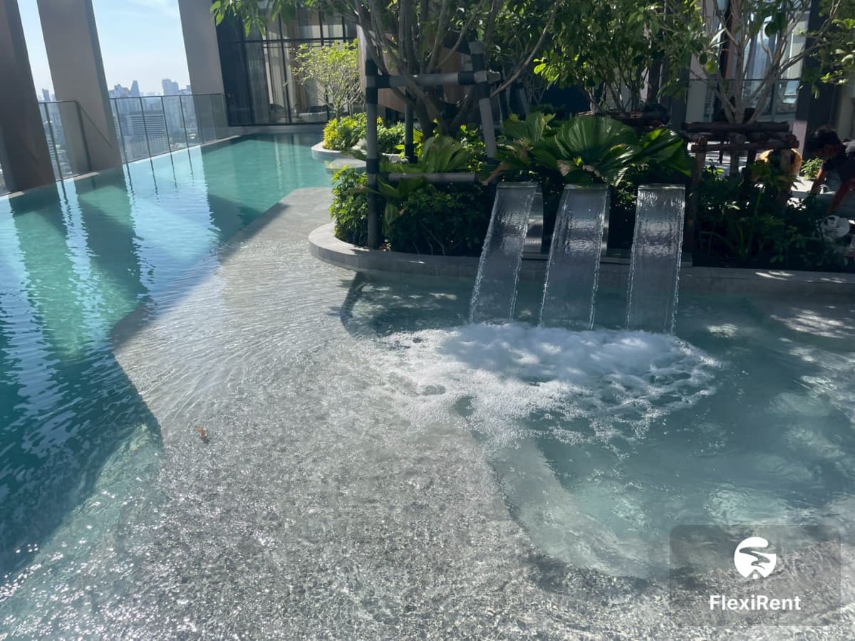 Noble Nue District R9 photo #16