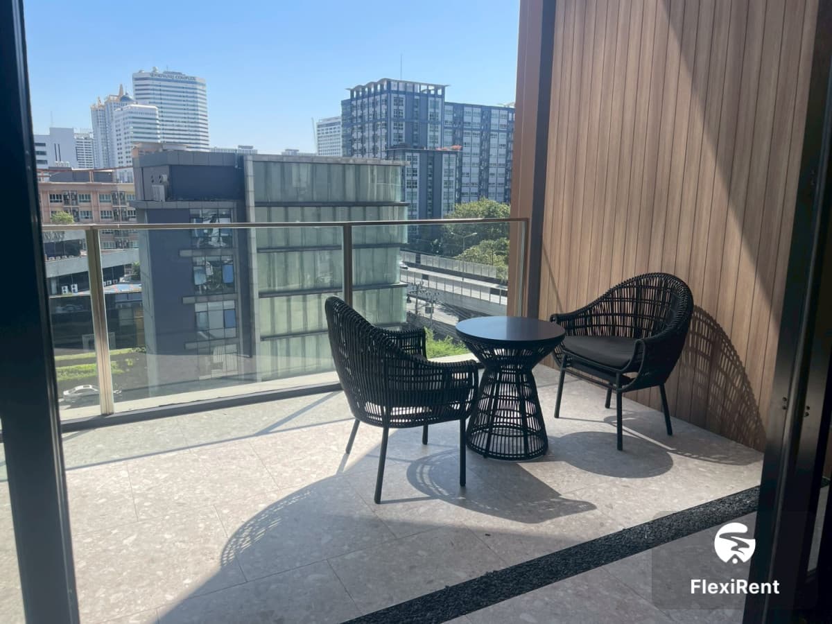 Noble Nue District R9 photo #31