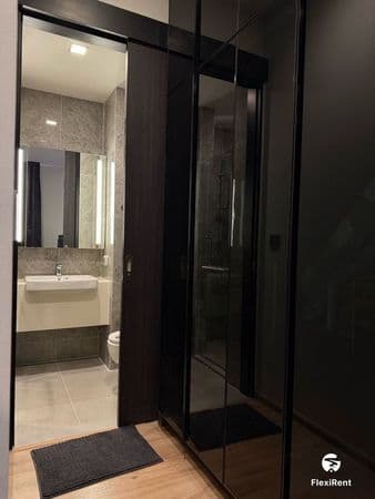 Noble Around Ari Image 5