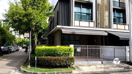 ฟลอร่า วงศ์สว่าง (Flora Wongsawang) รูปที่ 2