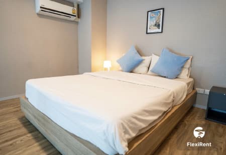 Blossom Condo @ Sathorn - Charoenrat Image 1