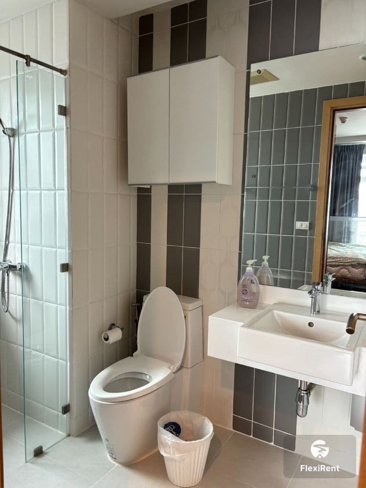 Circle Condominium photo #9