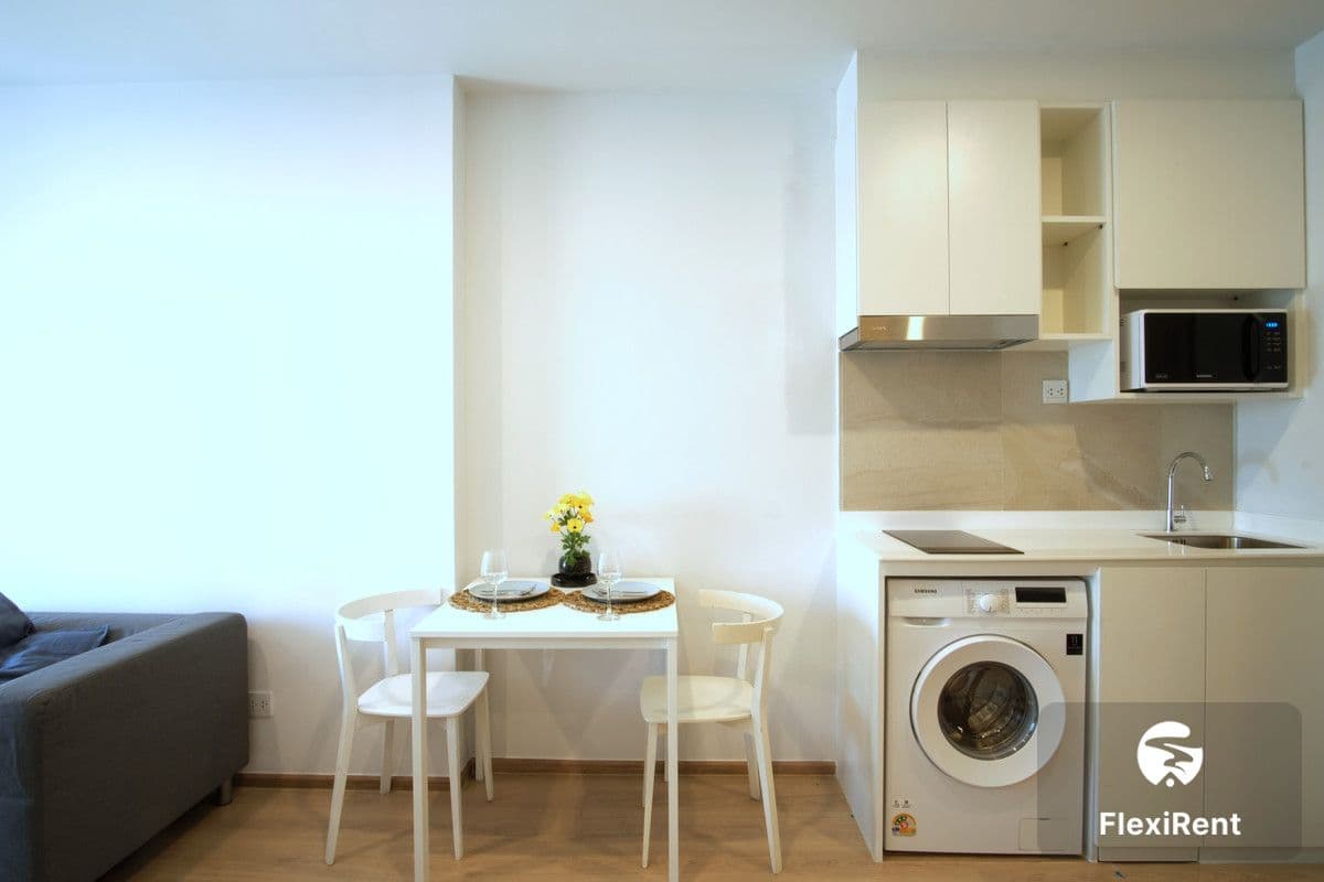 Life Rama 4 - Asoke Image 5