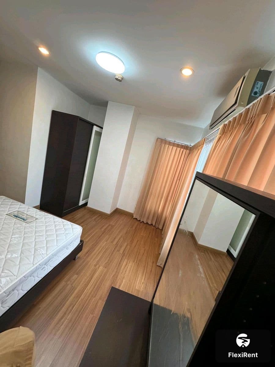 The Wellington Condominium photo #10