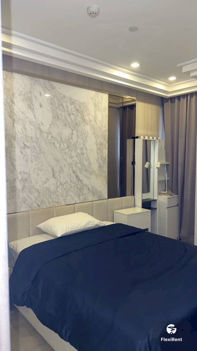 Ashton Asoke photo #11