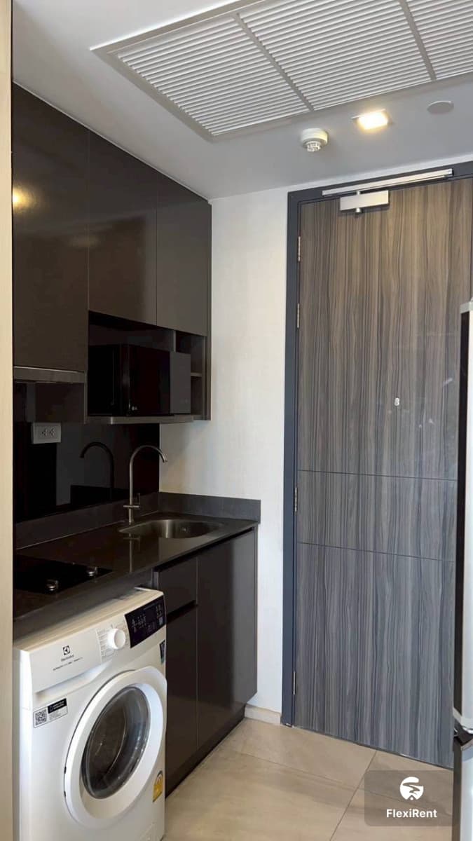 Ashton Asoke photo #6