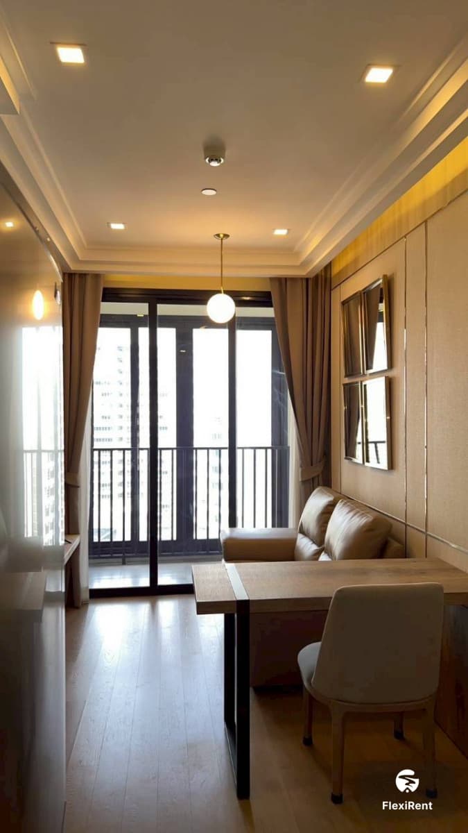 Ashton Asoke photo #9