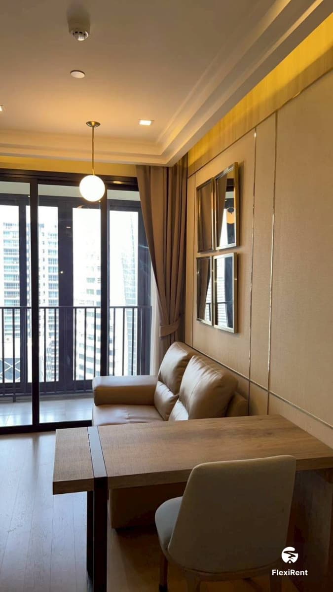 Ashton Asoke photo #10